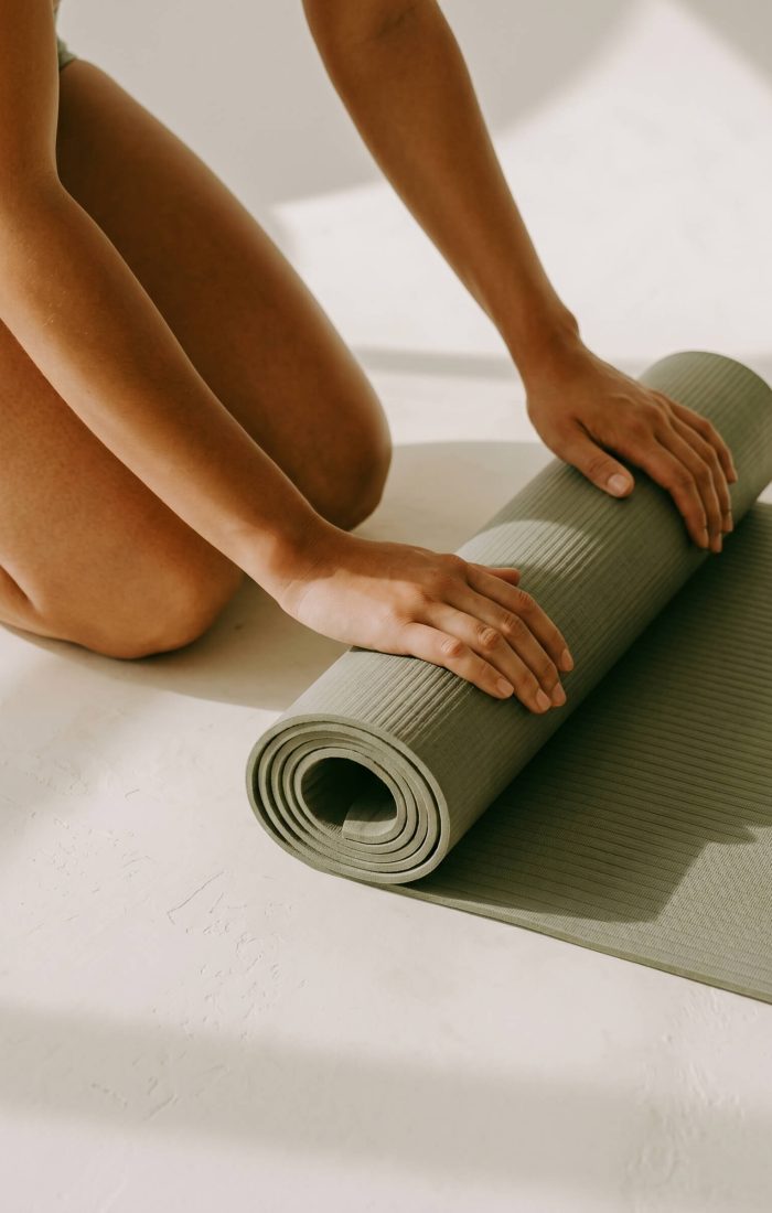 doblando-esterilla-yoga